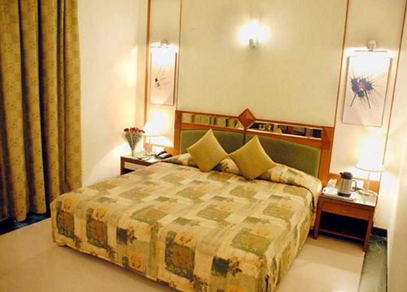 Hotel J P Cordial Bengalúr Pokoj fotografie